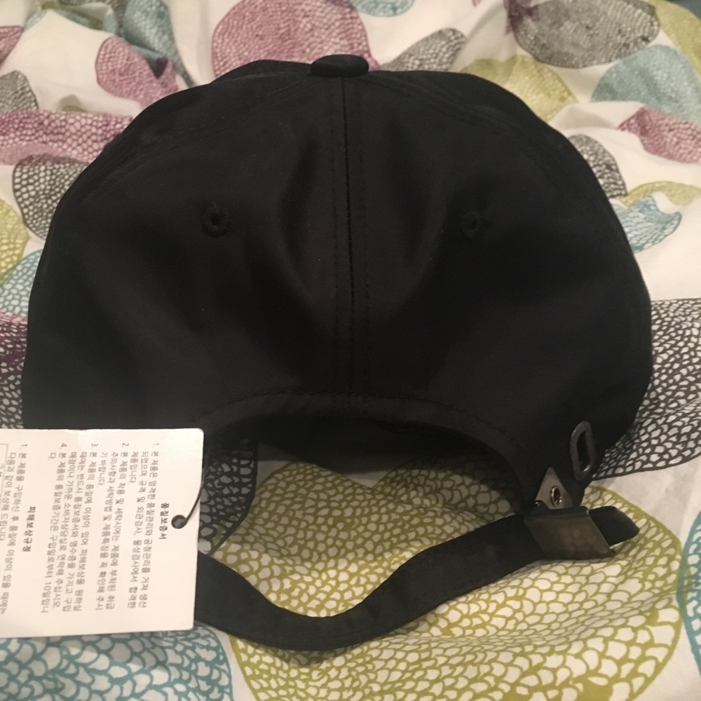New! Hat/SnapBack - Picture 3 of 4